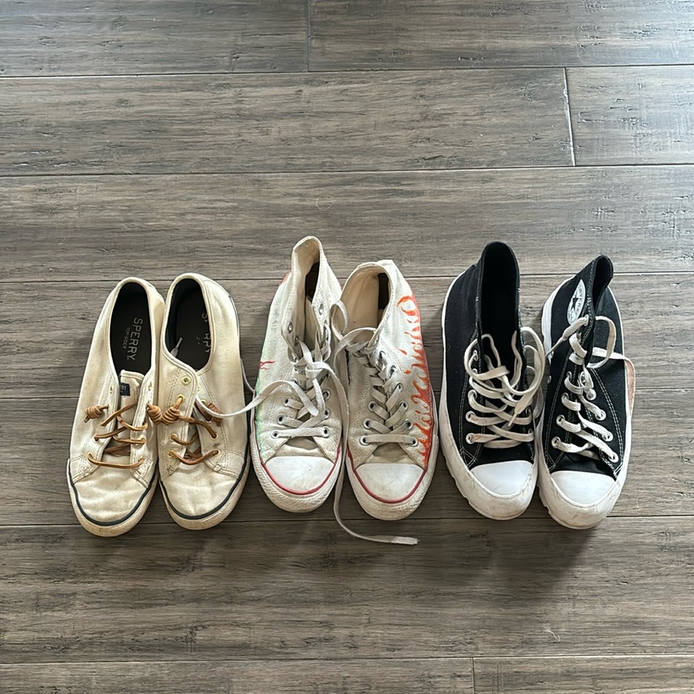 Bundle of 3 pairs of sneakers
